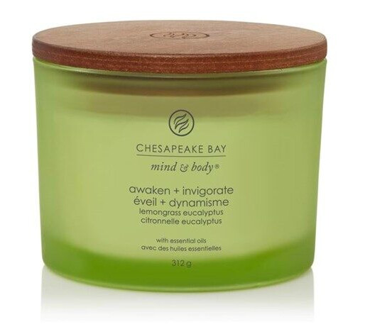 Chesapeake Bay Scented candle with wooden lid - Lemongrass Eucalyptus Chesapeake Bay Scented candle with wooden lid - Lemongrass Eucalyptus