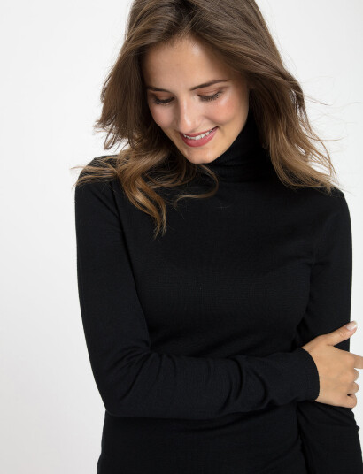 Culture Cuannemarie Rollneck - Black - M Culture Cuannemarie Rollneck - Black - M