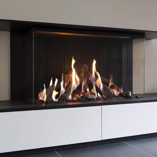 M-Design True Vision 1050DC svart gasspeis - panorama med glass på tre sider