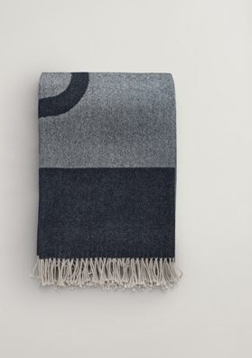 Gant Ullpledd med logo EVENING BLUE 130X180 Gant Ullpledd med logo EVENING BLUE 130X180
