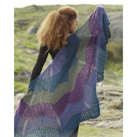 Aurora Borealis by DROPS Design Sjal Strikkeoppskrift 148x74 cm