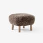 &tradition Petra + Puff Chair Saueskinn m/Eik &tradition Petra + Puff Chair Saueskinn m/Eik