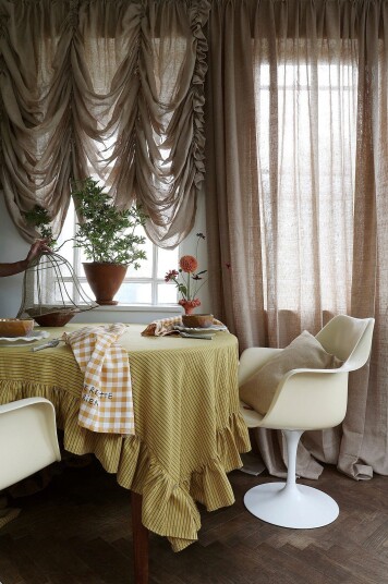 Mimou Duk med volang Stripe Gul Mimou Duk med volang Stripe Gul