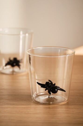 Jotex Glass 2 pakke Gjennomsiktig/svart SPIDER Kjøp Drikkeglass hos Jotex