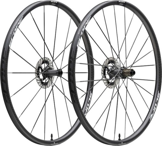 Scope Artech 2 disc hjulsett 700c 22mm Shimano body black decals carbon Scope Artech 2 disc hjulsett 700c 22mm Shimano body black decals carbon