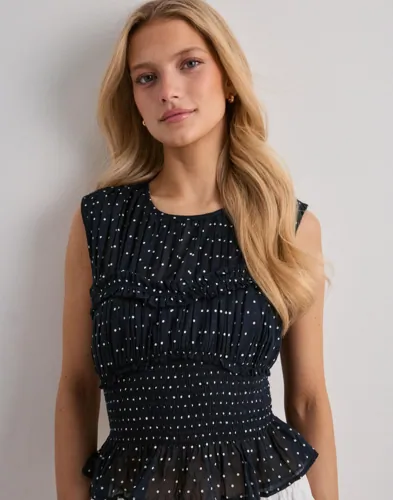 Neo Noir   Svart   Tiril Dot Top