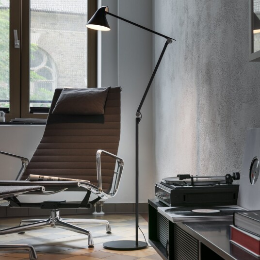Louis Poulsen NJP Gulvlampe 3000K Svart Stue 121.8 Svart Louis Poulsen NJP Gulvlampe 3000K Svart Stue 121.8 Svart