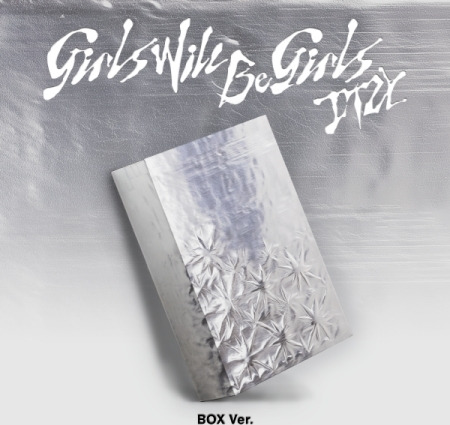 ITZY Girls Will Be Girls Box Version incl. 58pg Photobook, Lyric Book, 2 Photocards + Pin Badge CD
