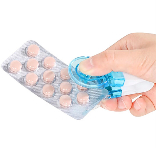 Tablett  og pilledispenser med oppbevaringsrom