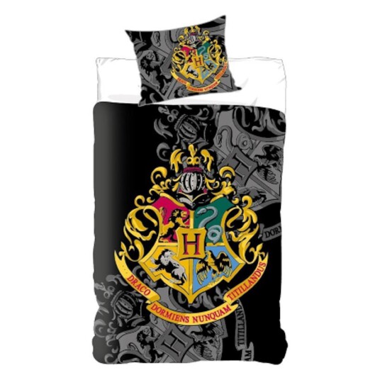 Licens Harry Potter sengetøy 140x200 cm Harry Potter Gullfarget Hogwarts våpenskjold 2 i 1 design 100% bomull Licens Harry Potter sengetøy 140x200 cm Harry Potter Gullfarget Hogwarts våpenskjold 2 i 1 design 100% bomull