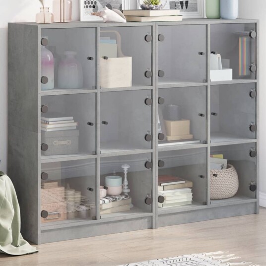 Bokhylle med dører betonggrå 136x37x109 cm konstruert tre 8721012216037