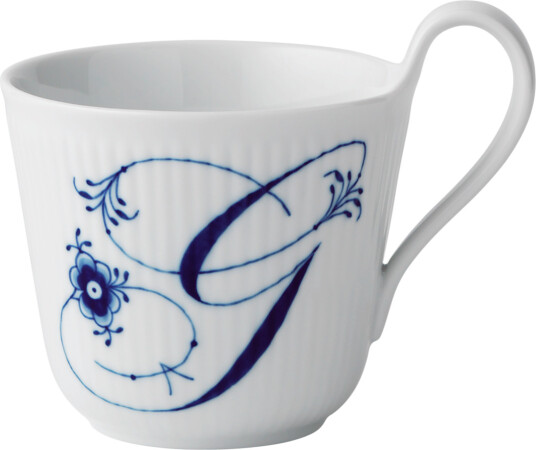 Royal Copenhagen Blue Fluted Plain Alphabet kopp 33 cl G Royal Copenhagen Blue Fluted Plain Alphabet kopp 33 cl G