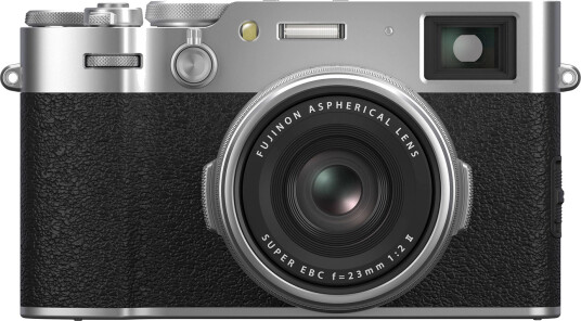 Fujifilm X100VI Silver V?rtettet hybridsoker Fujinon 23mm f/2 Fujifilm X100VI Silver V?rtettet hybridsoker Fujinon 23mm f/2