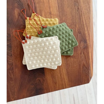 Annemettes boblegrytekluter av Milla Billa Garnpakke til hekling Annemettes boblegrytekluter Størrelse 20,5 x 17 cm