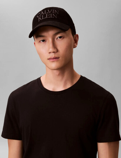 Calvin Klein Corduroy Graphic 5 Panel Cap Black ONE SIZE Calvin Klein Corduroy Graphic 5 Panel Cap Black ONE SIZE