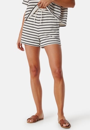 Pieces Pcchilli Summer HW Shorts Cloud Dancer Stripes:BLACK S Pieces Pcchilli Summer HW Shorts Cloud Dancer Stripes:BLACK S