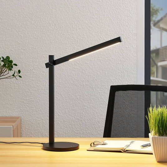 Lindby LED-skrivebordslampe Loretta, rettlinjet og svart