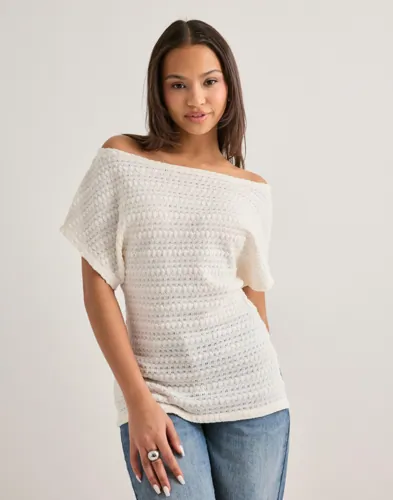 Nelly Hvit Crochet Slit Top