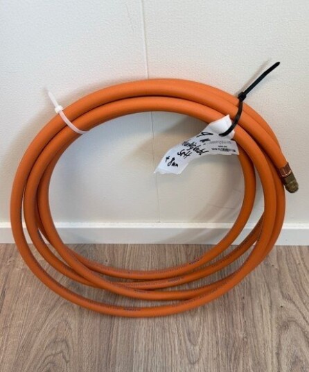 Propanslange 8mm med hurtigkobling i begge ender 4 m Propanslange 8mm med hurtigkobling i begge ender 4 m