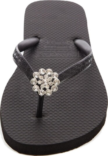 CHANCLAS by Simone Herrera Anita