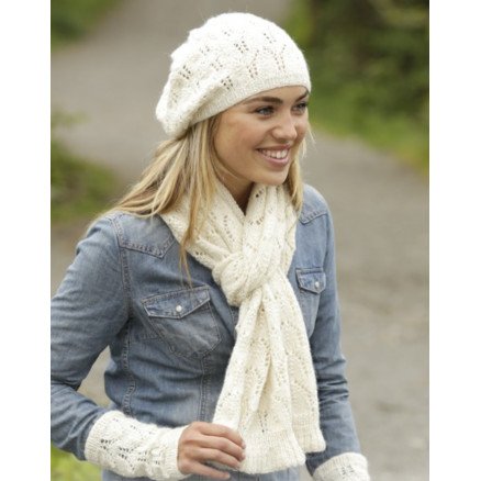 Snow Angel by DROPS Design Lue Skjerf og Pulsvarmere Strikkeoppskrift str S M M L