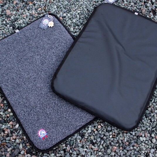 Canelana Flat Ullmadrass 75x75 cm for Hund med Vanntett Skai