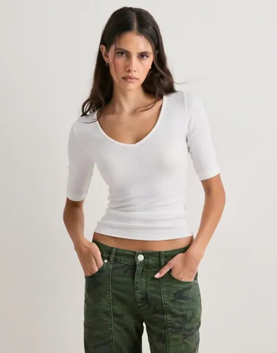 Nelly Hvit V Neck Half Sleeve Top