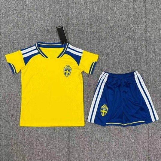 Pustende Sverige 2026 VM Fotballtrøyesett for Barn Premiumgave til Din Sønn Hjemmedrakt for Gutter med Shorts 16