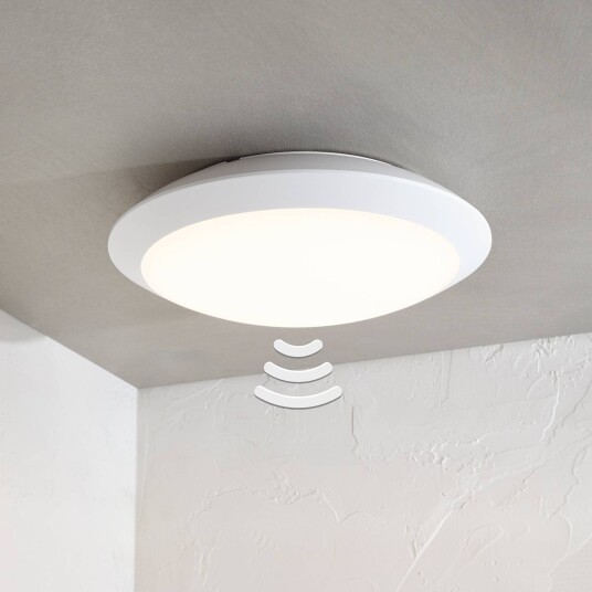 Lindby Utendørs LED-taklampe Naira, hvit, sensor