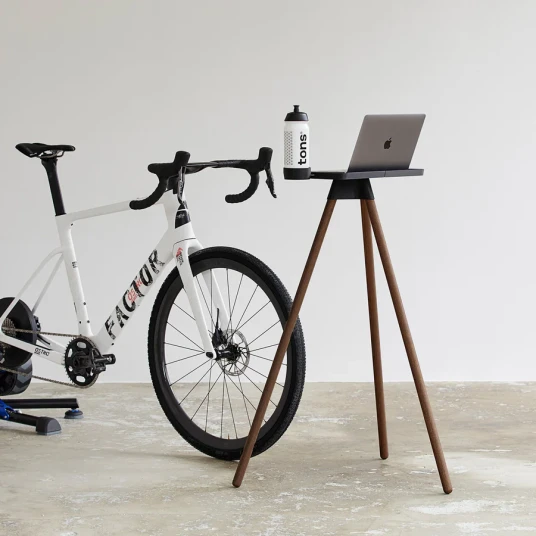Tons Laptop Race Table med holder kit smoked oak Tons Laptop Race Table med holder kit smoked oak