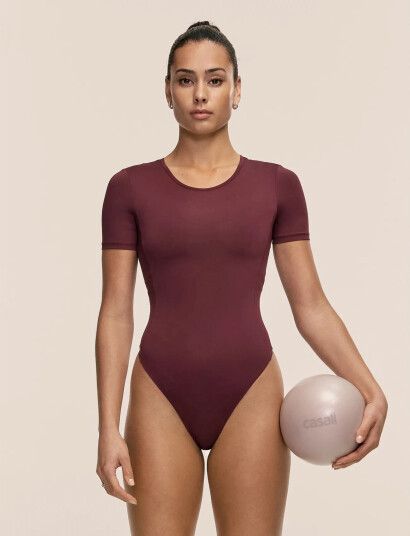 Casall Studio Body Short Sleeve Burgundy M Casall Studio Body Short Sleeve Burgundy M
