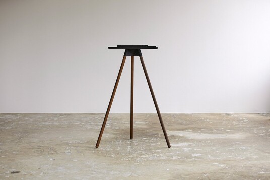 Tons ipad Race Bar Hometrainer Stand Smoked Oak Tons ipad Race Bar Hometrainer Stand Smoked Oak