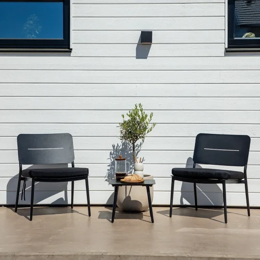 Lina Loungestol med Pute svart Venture Home