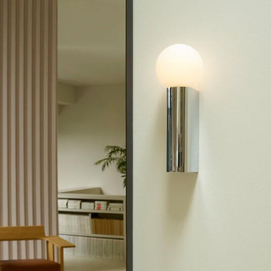 Astro Lighting Ortona Single vegglampe IP44 - Polert Krom/Opal Astro Lighting Ortona Single vegglampe IP44 - Polert Krom/Opal