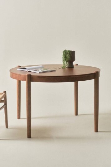 Jotex NATTAVAARA spisebord, diameter 120 cm Valnøttbrun 1689904-05-0 1710973-03-0