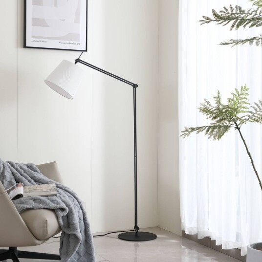 Lucande gulvlampe Caelia med tekstilskjerm justerbar