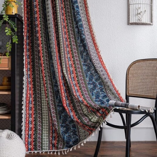 Boho semi blackout gardiner fargerike striper med dusker som dekorativ vindusdekorasjon 149 x 199 cm rød blå