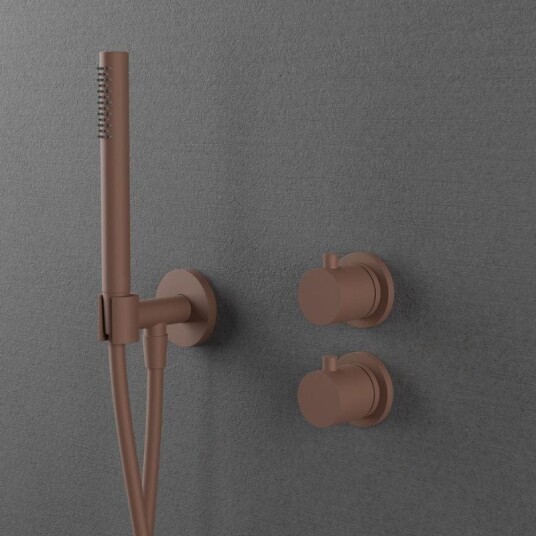 Primy Steel Harmonized Dusjbatteri Med hånddusj, Rust Primy Steel Harmonized Dusjbatteri Med hånddusj, Rust