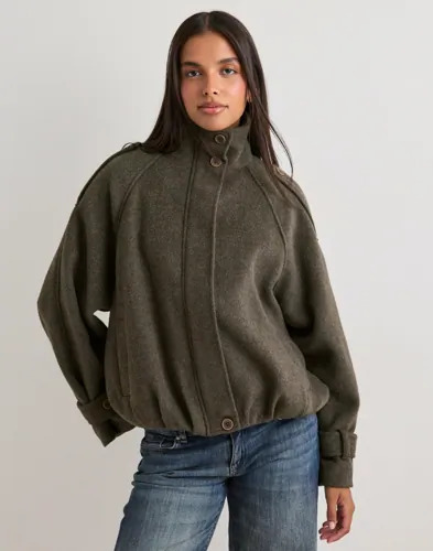 Nelly Grønn High Collar Wool Bomber