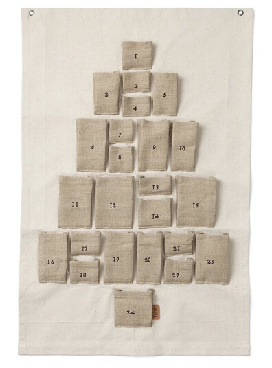 Ferm Living Pine julekalender Mini 50 x 69 cm Ferm Living Pine julekalender Mini 50 x 69 cm
