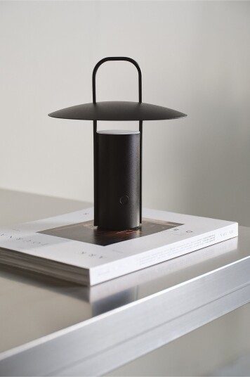 Jotex VENNA bærbar bordlampe Svart 2236739010 Jotex VENNA bærbar bordlampe Svart 2236739010