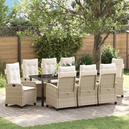 9-delt hagedining-sett med puter i beige laget av poly rattan.
