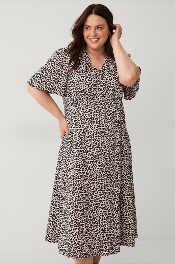 Ellos Plus collection Maxikjole med V hals Brun