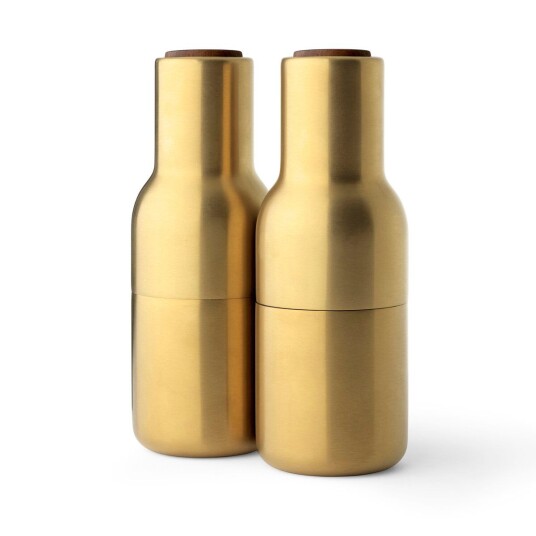 Audo Copenhagen Bottle Grinder krydderkvern metall 2-stk. Brushed brass (valnøttlokk) Audo Copenhagen Bottle Grinder krydderkvern metall 2-stk. Brushed brass (valnøttlokk)
