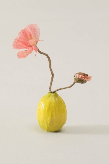 Sour vase høyde 9,5 cm Gul