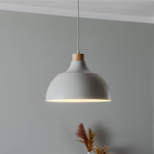 Envostar pendellampe Kaitt detaljer i tre Ø 34 cm beige