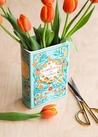 Mount, Jane Bibliophile Vase: A Compendium of Flowers (1452172722)