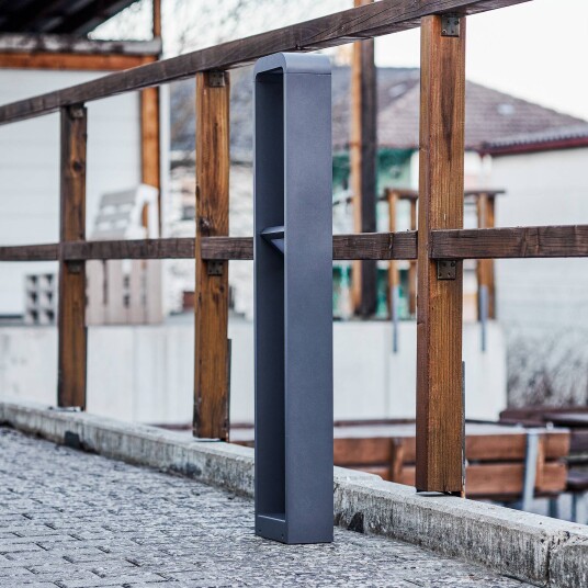 Lindby Darko LED-gatelampe av aluminium 100 cm
