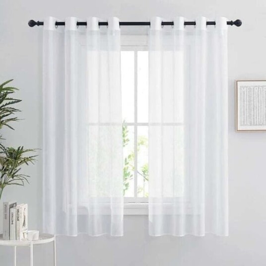 Hvite Skjære Gardiner Sett med 2 Korte Gardiner 132 x 160 cm Hjemmeinnredning Soverom Kjøkken Organza Tyll med Maljer Transparent Lysfiltrering Hvit