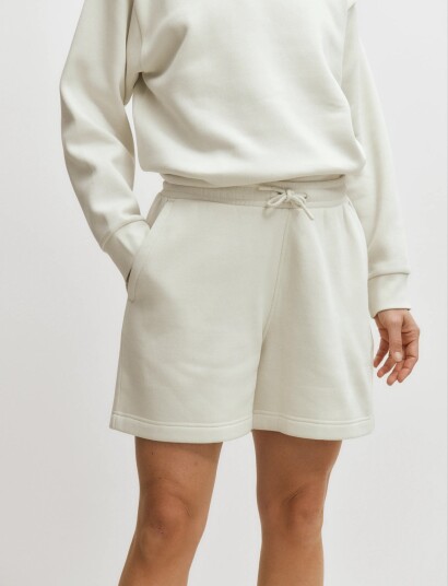Enkel Studio Sweat Shorts Cream M Enkel Studio Sweat Shorts Cream M